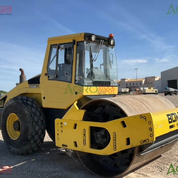 2011 Bomag BW213DH-4 Combination Roller